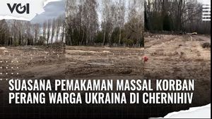 VIDEO: Suasana Pemakaman Massal Korban Perang Warga Ukraina di Chernihiv