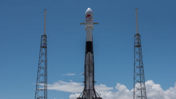 SpaceX lancera le satellite du télescope rouge et blanc 2