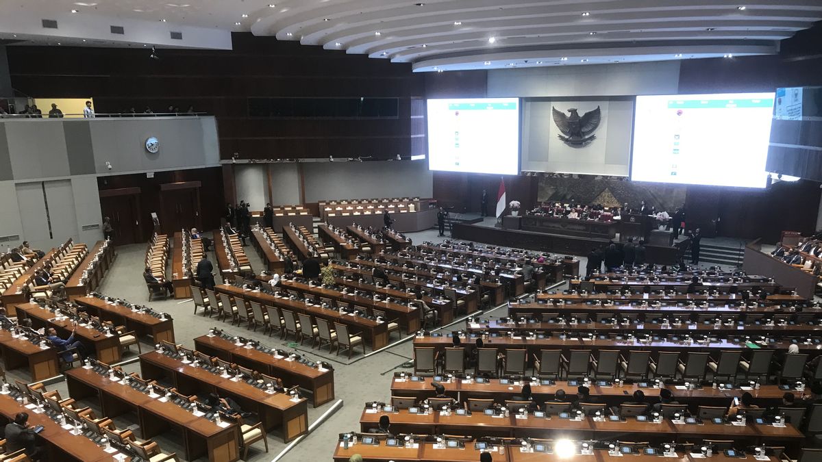 全体会议批准修订《选举法》以成为DPR的倡议,从2024年11月至9月,提名高级州长选举