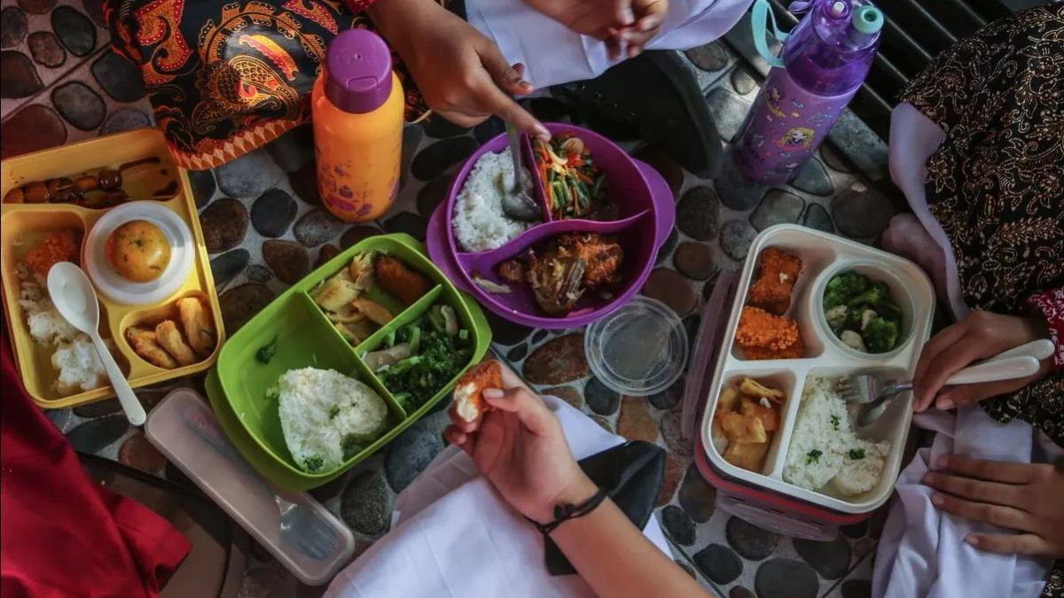  Program MBG Diminta Ramah Lingkungan, DPR Soroti Wadah Plastik