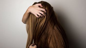 Getting To Know 3 Types Of Rontok Hair Due To High Stress