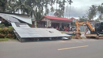 34 Residents' Houses In South Solok Damaged By Strong Winds