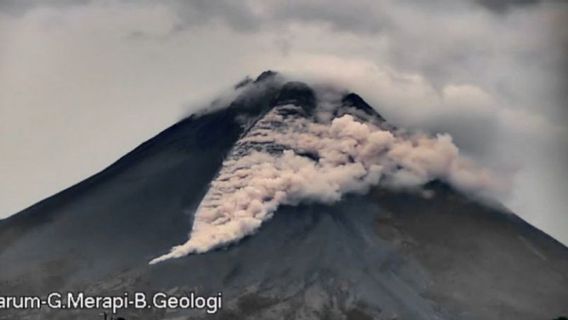 メラピ山が深さ1,500メートルのホットクラウドを打ち上げ