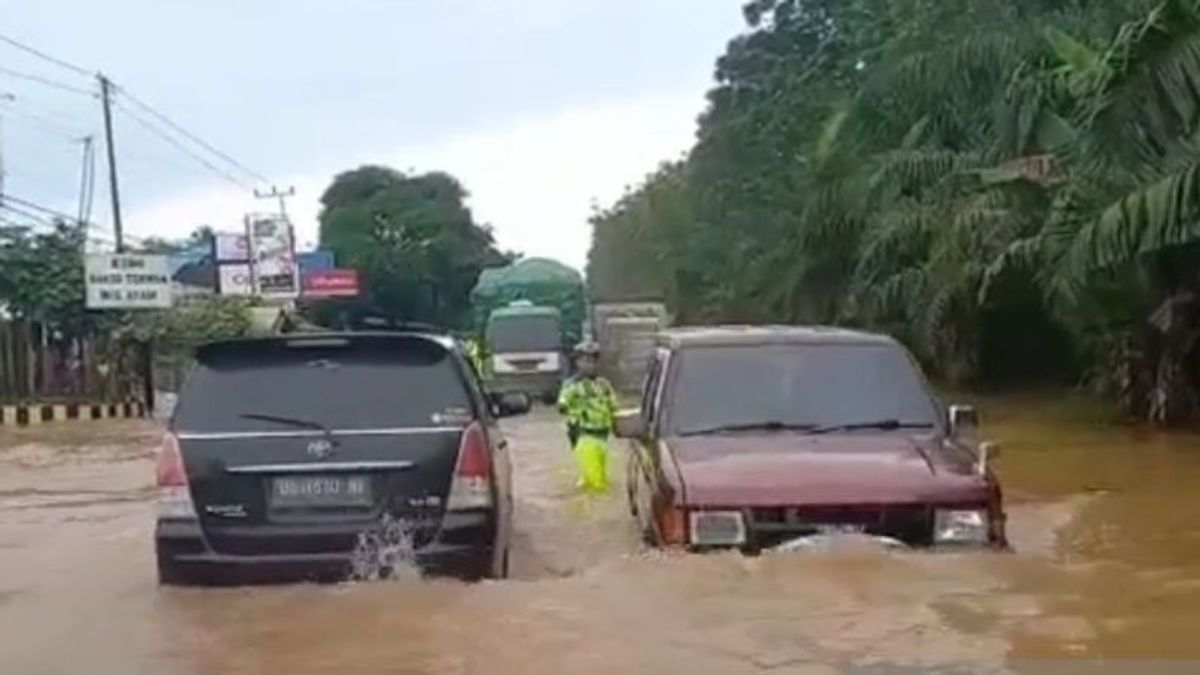 Jalan di Palembang Terendam Banjir Setinggi 1,5 Meter, Disarankan Lewat Alternatif