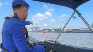 Tongkang Muatan 3.000 Ton Minyak CPO Tenggelam di Sungai Musi, 10 Kru Berhasil Dievakuasi
