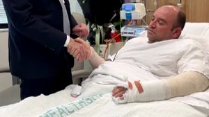 Siapa Ahmed Al-Ahmed, Sosok Muslim yang Rebut Senjata Penembak Warga Yahudi di Pantai Bondi?