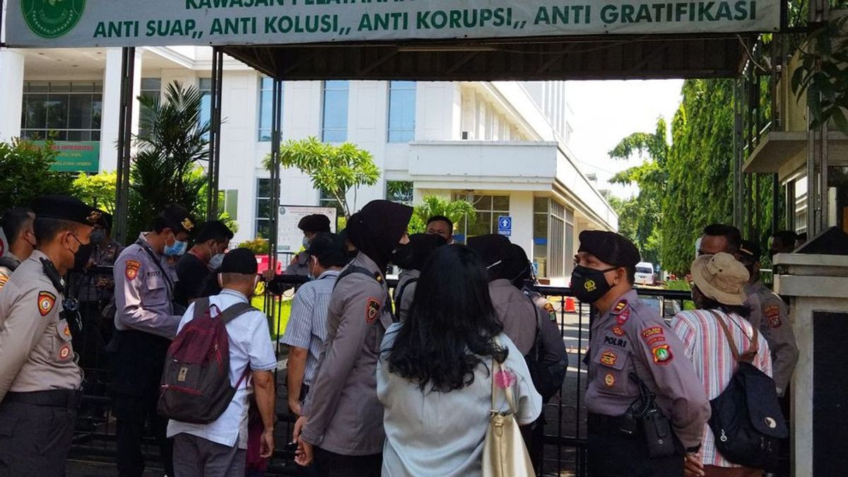 Puluhan Personel Gabungan Menjaga Ketat Berjalannya Sidang Munarman 