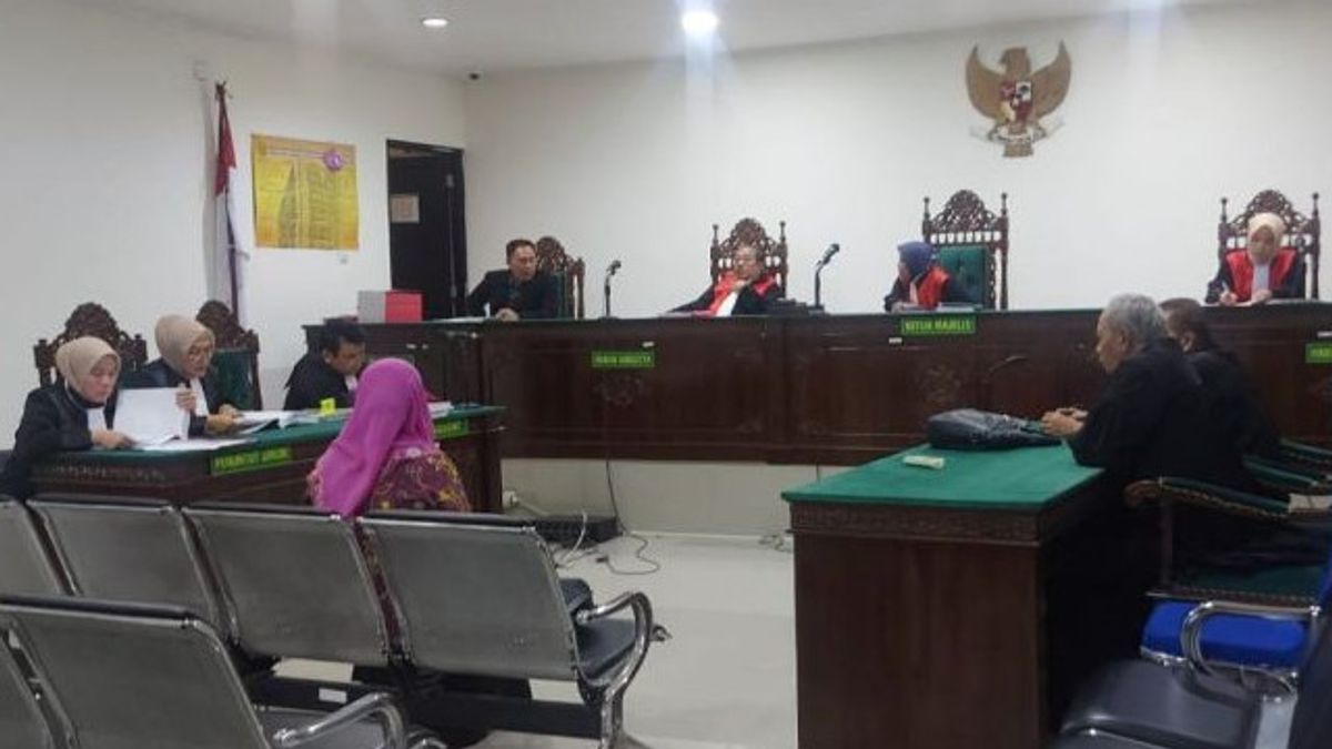 Interdite de la corruption, l’ancien chef du centre de santé de la ville de Bengkulu d’être condamné à 4 ans de prison