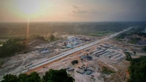 Dilengkapi Flyover di Atas Rel Kereta, Tol Padang-Sicincin Rampung Lebaran 2024
