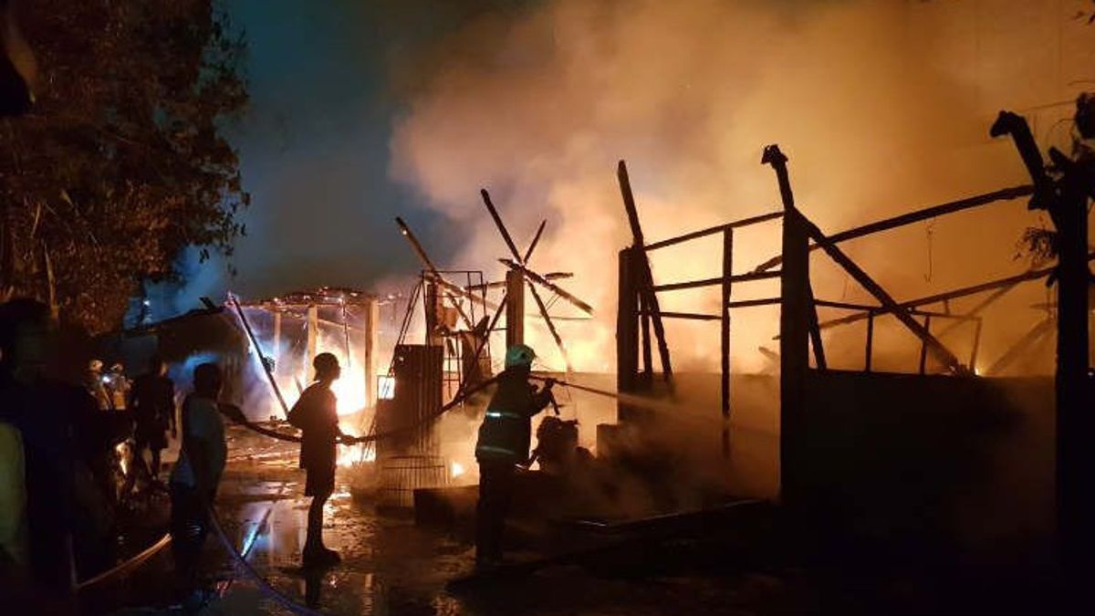 マニヤラン市場スマランの10の屋台が焼失