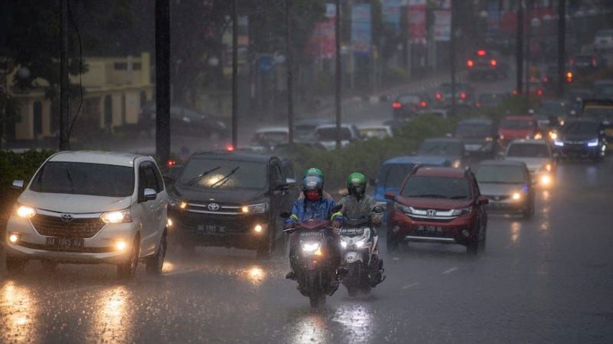 今天的天气：班达楠榜，万隆到班贾尔马辛预测下雨