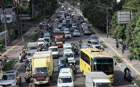 Stiker Sakti Penumbuh Malu Penunggak Pajak Roda Empat