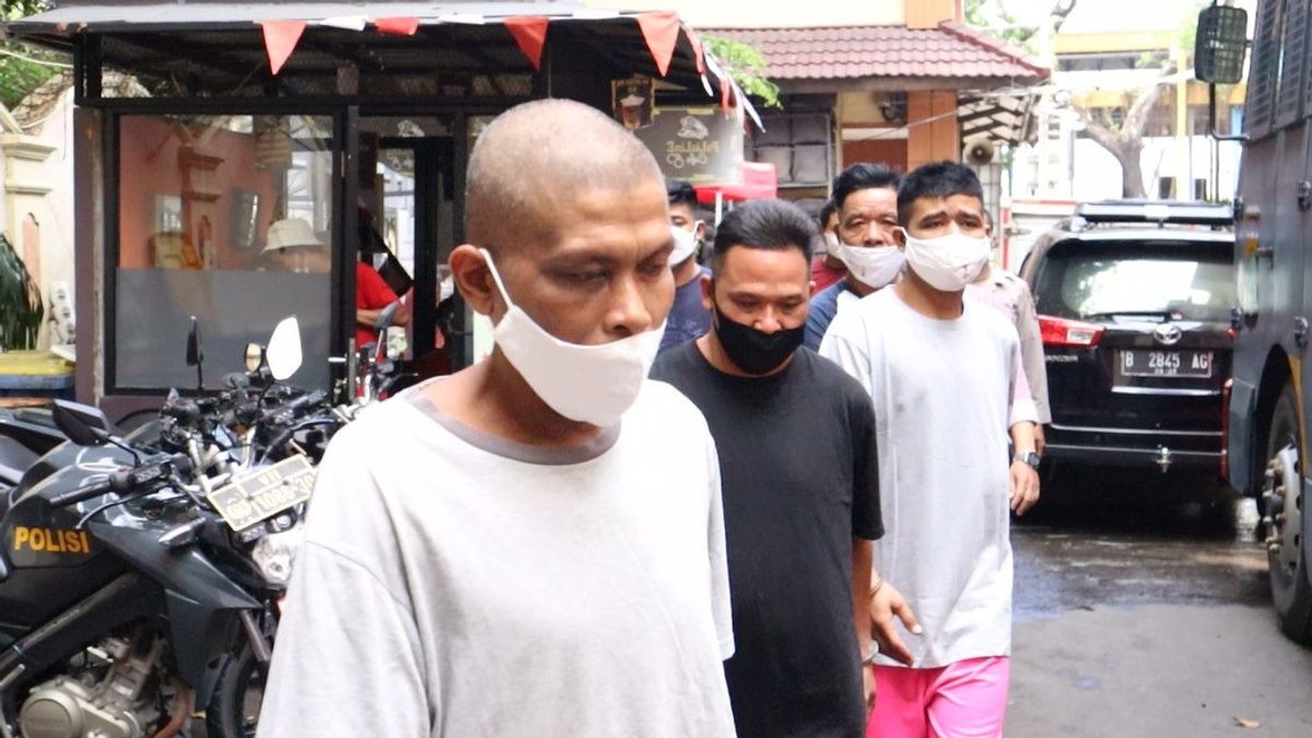 Police Sita 254 Kg De Marijuana Séchée De 5 Personnes Faisant De La Contrebande De Marijuana à Travers Sumatra