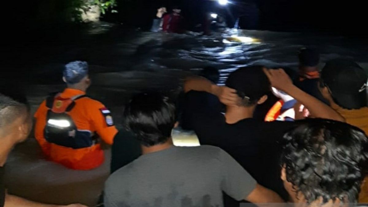 Terjebak di Gunung Amonggedo Sultra, Basarnas Berhasil Evakuasi 36 Mahasiswa dengan Lewati Tiga Aliran Sungai