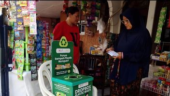 よりグリーンな生活を始めましょう、プラスチックごみを家に運ぶ方法を覗いてください