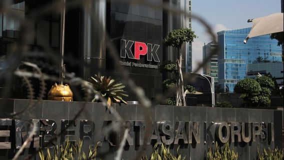 KPK التحقيق في استلام واستخدام المال المحقق السابق Stepanus 'وسيط القضية'