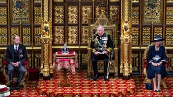 الملك تشارلز الثالث يقيم احتفال العائلة المالكة بعيد الميلاد في ساندرينجهام ، الافتتاح منذ COVID-19 ووفاة الملكة إليزابيث الثانية