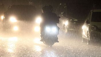 BMKG Asks People to Beware of High Water Waves and Heavy Rain With Strong Winds