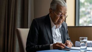 Mahathir Desak PM Anwar Ibrahim Batalkan Undangan Donald Trump ke KTT ASEAN