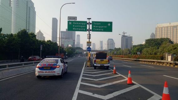 Di Rumah Saja, Jangan <i>Ngeyel</i>, Pintu Tol Gadog Arah Puncak Ditutup