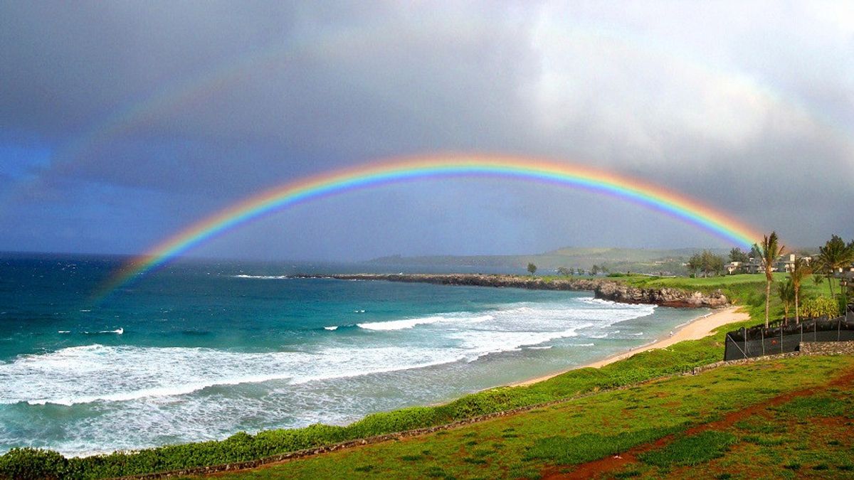 科学と伝統が合体する中 ハワイの虹のための最高の家