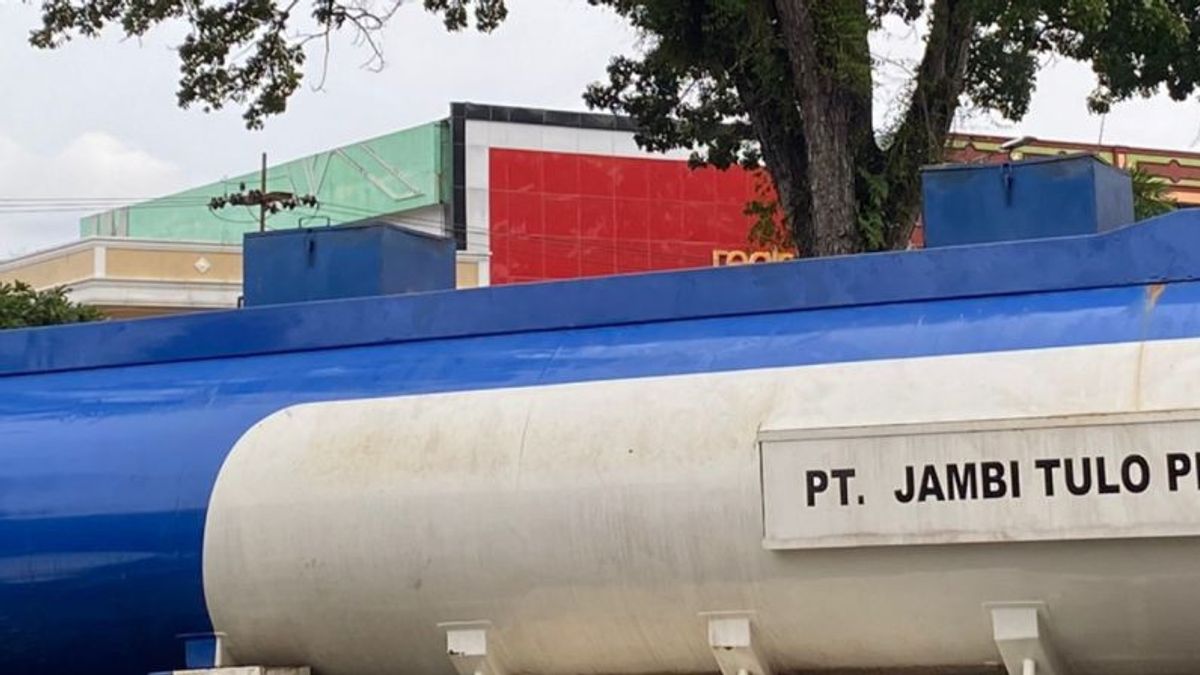 Jambi Regional Police Controlling Tank Cars Allegedly Illegal Fuel Transportation