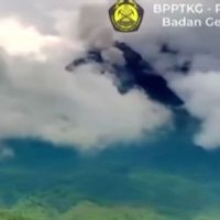 Gunung Merapi Luncurkan Awan Panas Guguran Dua Kali Sejauh 1 Km