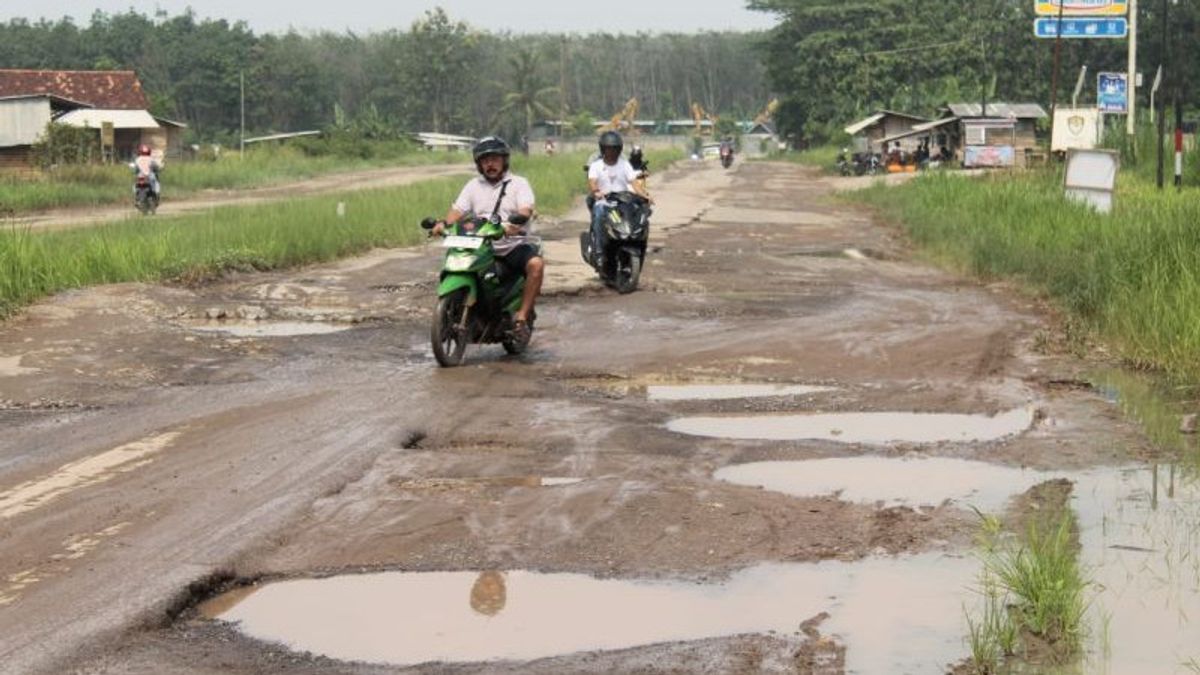 Tomorrow Jokowi Will Go To Lampung, The Damaged Ryacudu Canal Road Will Be Hoarded