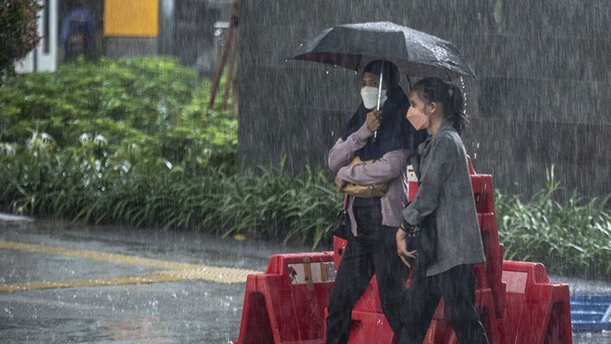 Prakiraan Cuaca Selasa 12 Juli: Sebagian Jabodetabek dan Kota Besar Hujan