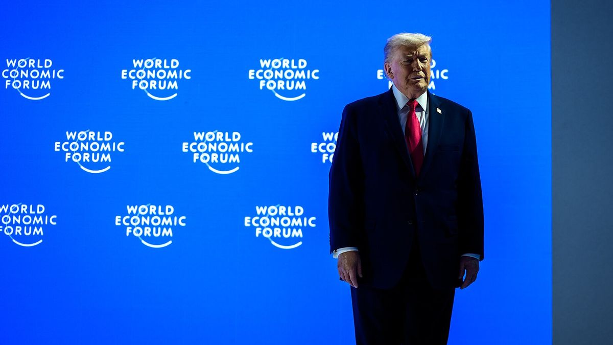 Trump Klaim Iran Ingin Berunding Usai AS Kerahkan Kapal Induk Tempur