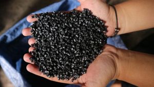 Dampak Geopolitik, Harga Plastik di Jakarta Naik hingga 40 Persen