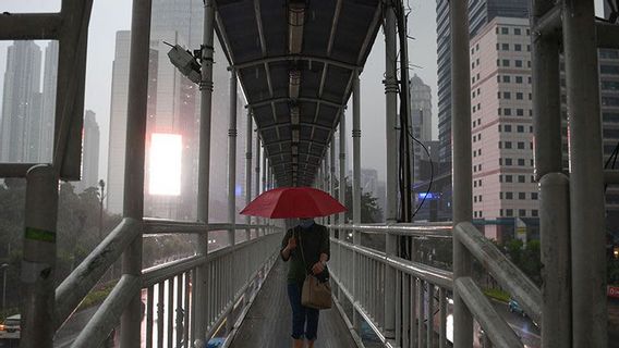 Parapluie Prêt, BMKG Prévisions Météorologiques De Fortes Pluies Frapperont Un Certain Nombre De Régions D’Indonésie