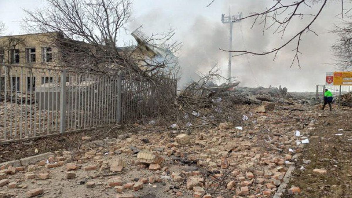 8 Misiles Rusos Llueven El Aeropuerto De Vinnytsia, Presidente Zelensky:  ¡Totalmente Destruido!