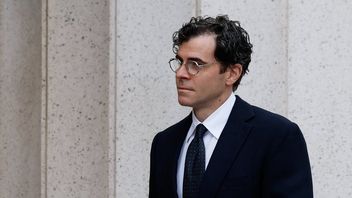 Instagramのボスは、彼のアプリが臨床中毒を引き起こす可能性を否定し、歴史的な裁判でティーンに訴えられた