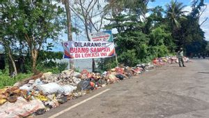 Penjabat Wali Kota Ambon Tempatkan Petugas Satpol PP Atasi Sampah di Perbatasan