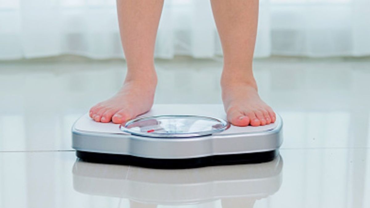 للحفاظ على وزن الجسم المثالي للطفل ، هذه هي 4 نصائح يمكنك القيام بها