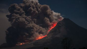 Update Gunung Merapi: Enam Kali Luncurkan Guguran Lava Pijar