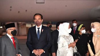 佐科威总统在美国参加东盟-美国峰会后抵达印度尼西亚