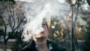 Dokter Paru Ungkap Risiko Jangka Pendek dan Panjang Penggunaan Vape