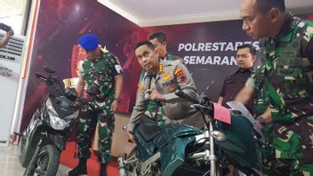 قضية زوجة أحد أعضاء القوات المسلحة الإندونيسية في سيمارانغ شوت والشرطة تؤمن دراجات نارية من النينجا وهوندا بيتس يستخدمها الجناة
