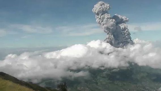 Masyarakat Sekitar Gunung Merapi Diimbau Waspada