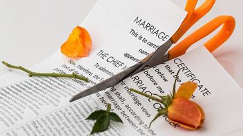 イスラームにおける離婚を求める妻の法則、それはシャリアによって許可されていますか?