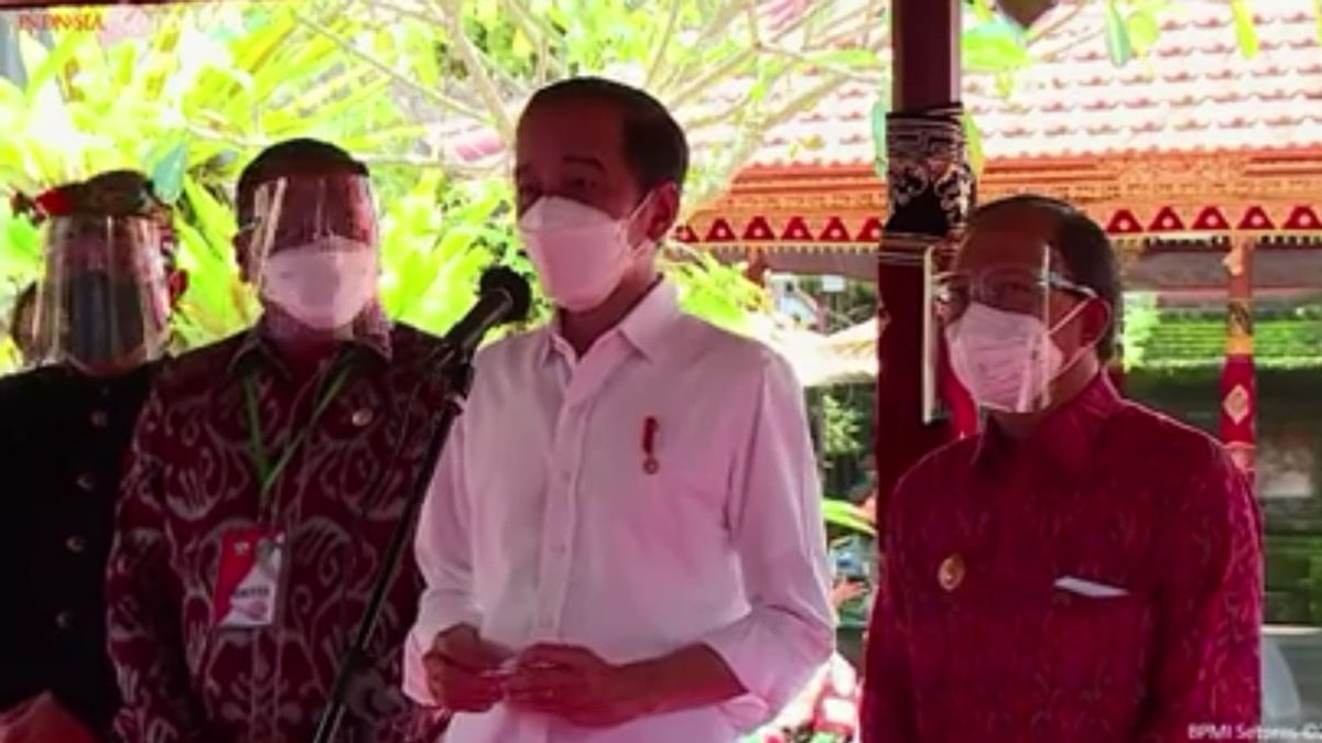 Jokowi Sambangi Bali Tinjau Vaksinasi, Titip 3 Hal Penting