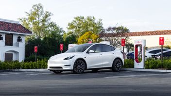 as : achetez un Tesla Model Y à partir de 2025 dans le pays pour 5 ans de supercharge gratuite