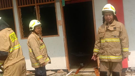 Pami Jaya Duren Sawit Vocational School Caught Fire Due To Burning Garbage Around The Location