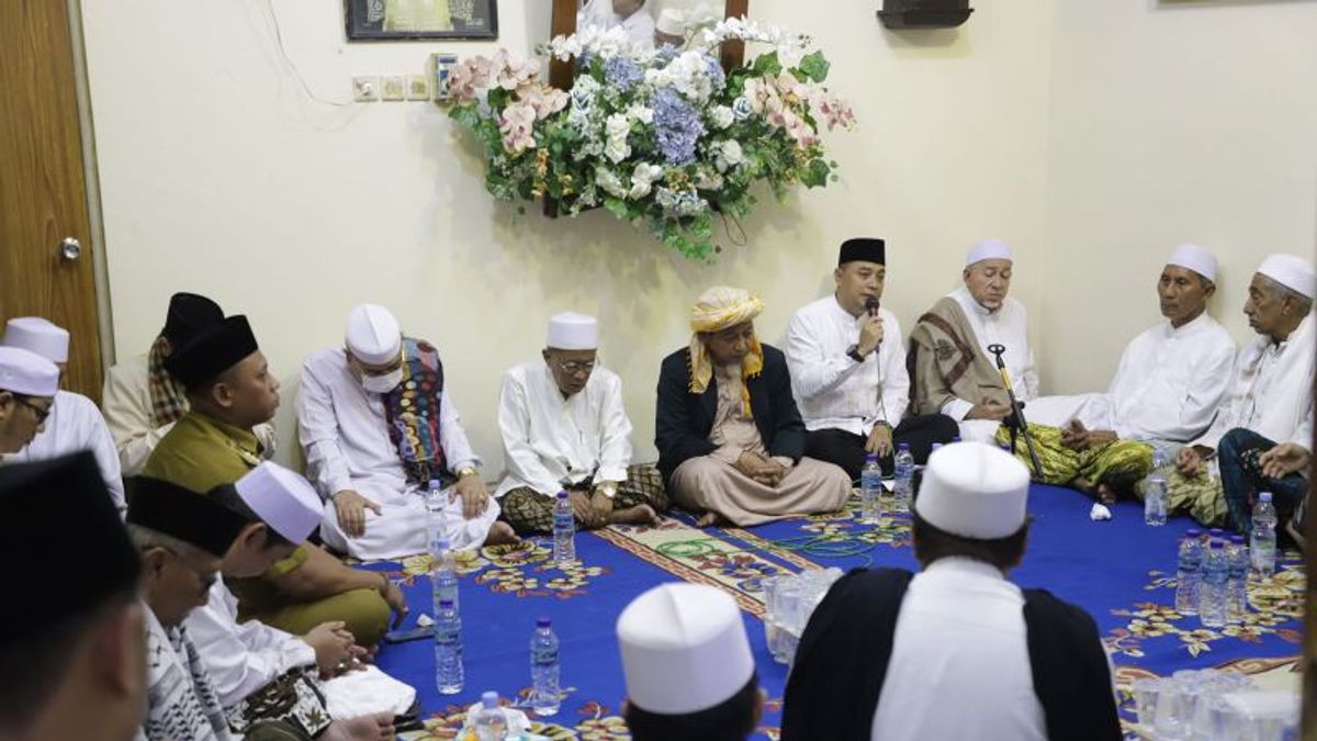 Hundreds Of Kiai And Habib Commemorate Santri Day Held Joint Shalawat In Surabaya