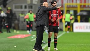 Pelatih Bologna Disebut Berpeluang Gantikan Stefano Pioli di AC Milan
