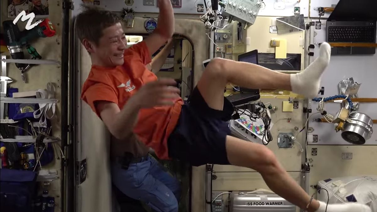 Take A Peek At The Excitement Of Japanese Billionaire Yusaku Maezawa Showing Off His Activities While On The Space Station