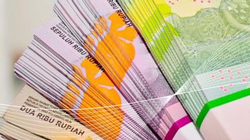Tuesday Morning Rupiah Opened Weakened To Rp13,621 Per US Dollar