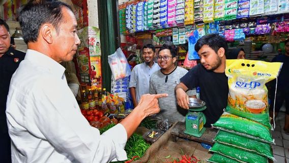 佐科威前往北苏门答腊Gelugur市场,贸易商称辣椒价格下跌,大米供应在过去几天里有所增加